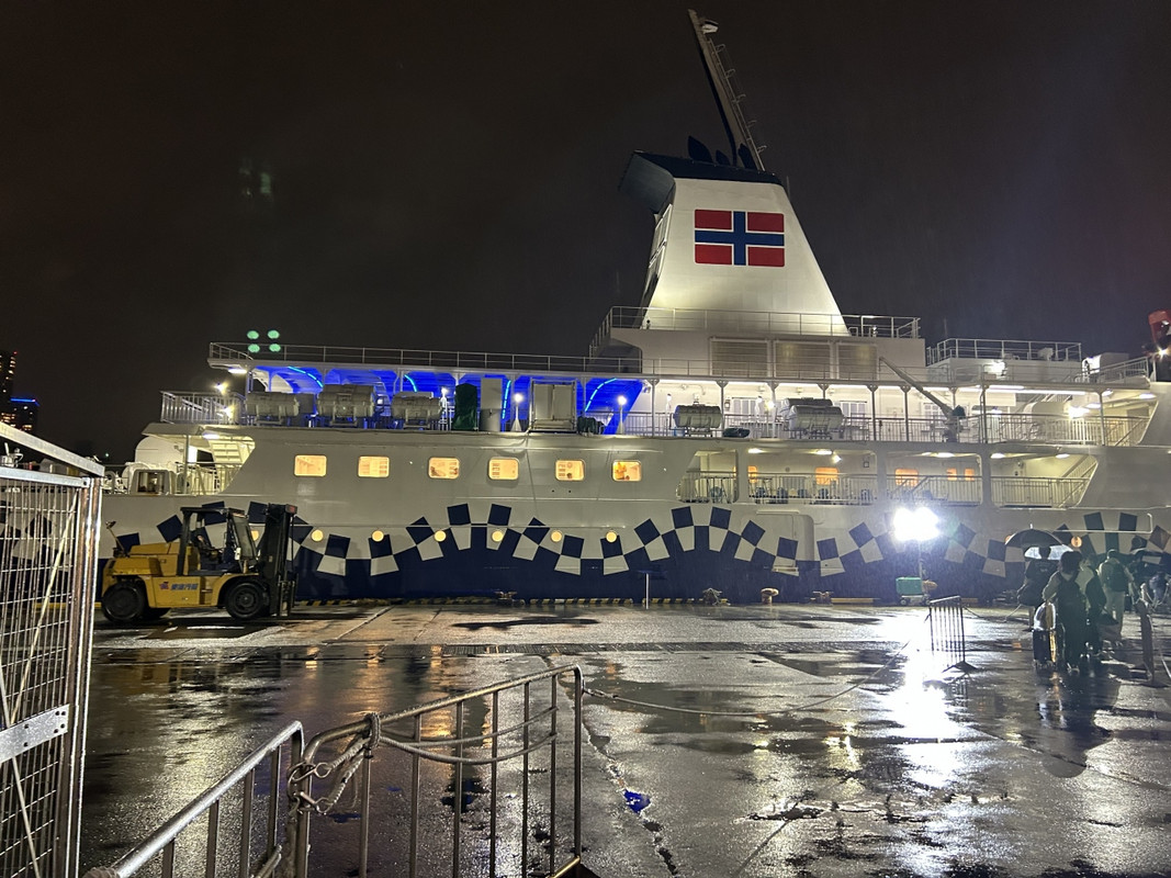 夜行大型船で朝活リフレッシュ