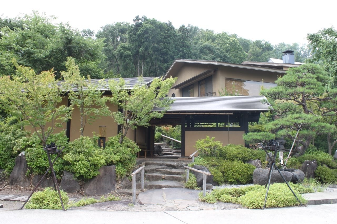 高台の静かな温泉宿の露天風呂付き客室で贅沢ステイ3492806