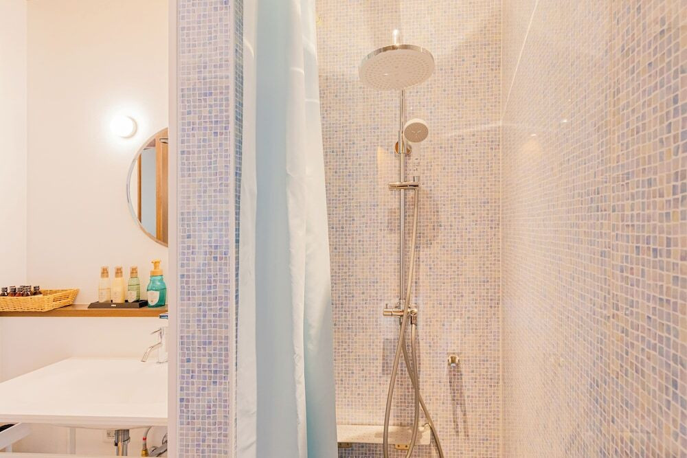 バスルームのシャワー