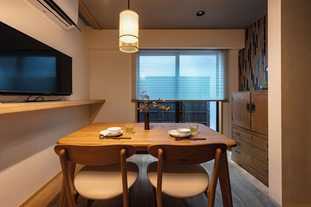 客室内のダイニングエリア