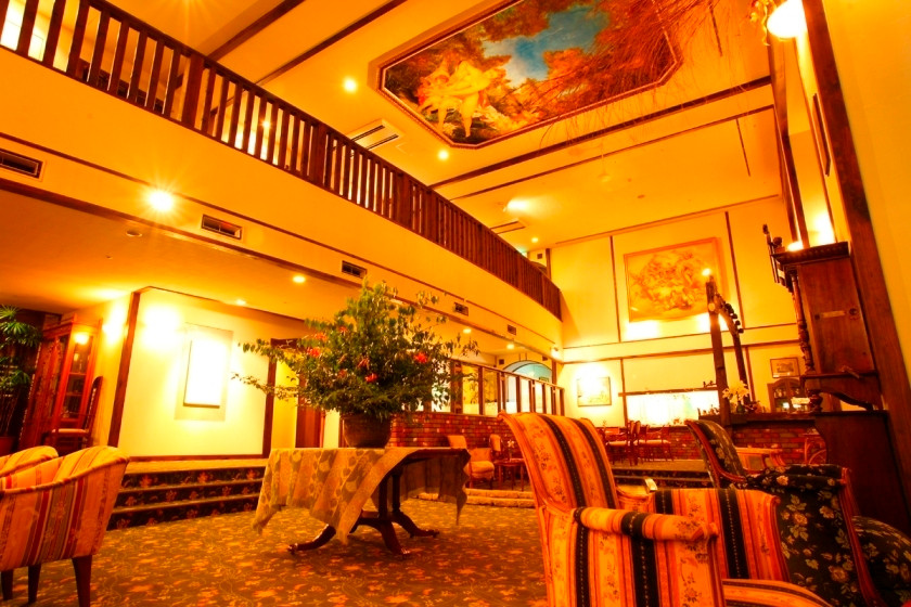 温泉街に建つ一風変わったアートな宿4261042