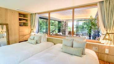 ふふラグジュアリープレミアムスイート ベッド / 2