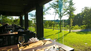 レストランから見える中庭 / 9