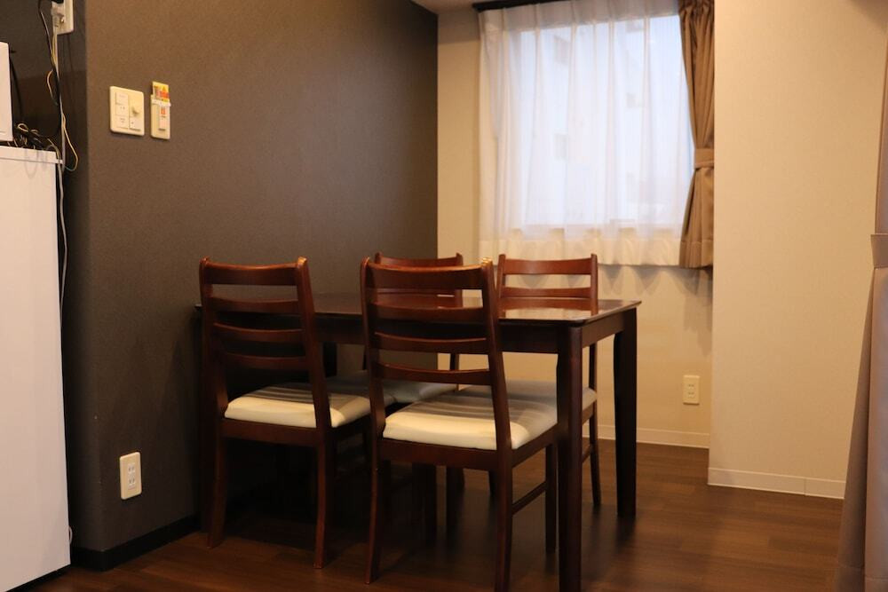 客室内のダイニングエリア