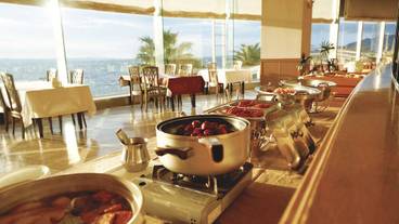 朝食バイキングの会場 / 6