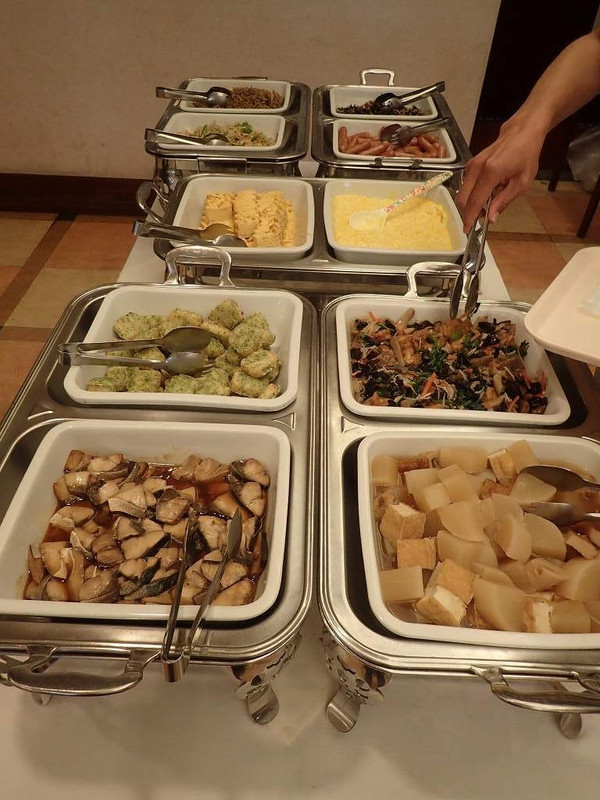 初日は、いつも感心するバイキングだった。２日目から突然変更に