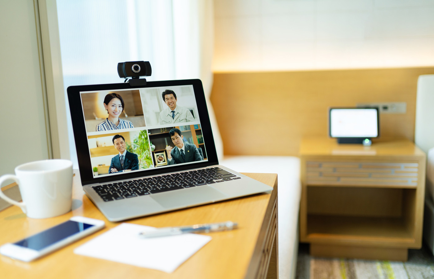 オンラインミーティング テレワーク web会議 ビジネスイメージ