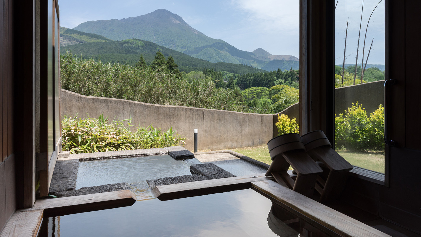 由布岳ビュー「伽羅」　半露天風呂