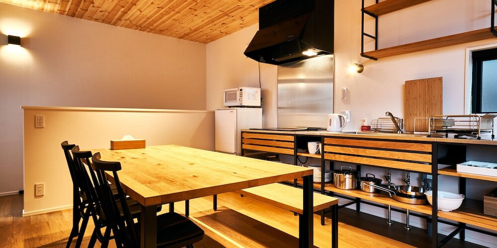 客室内のダイニングエリア