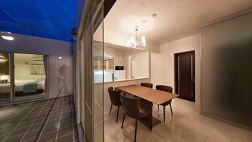 客室内のダイニングエリア / 13