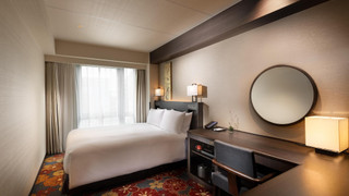 ゲストルーム クイーンベッド 1 台