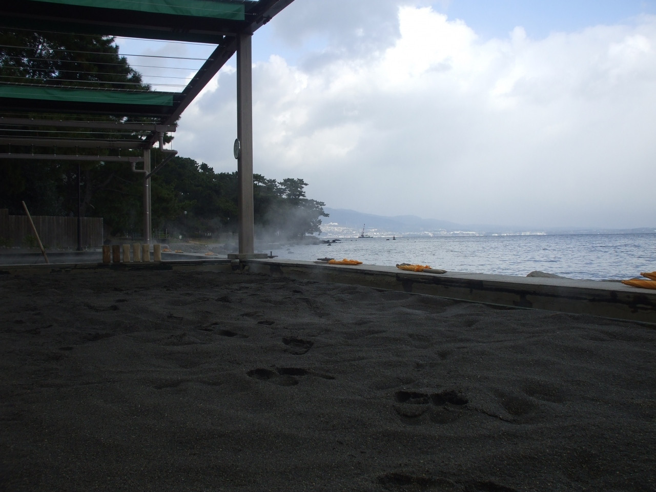 砂湯で有名「亀川温泉」の旅館3847272
