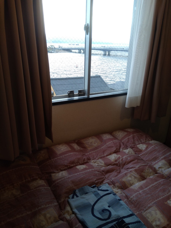 橋が見えます。