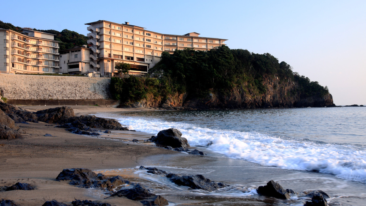 オーシャンビューのお宿で夕日を見ながら彼とのんびり3401680