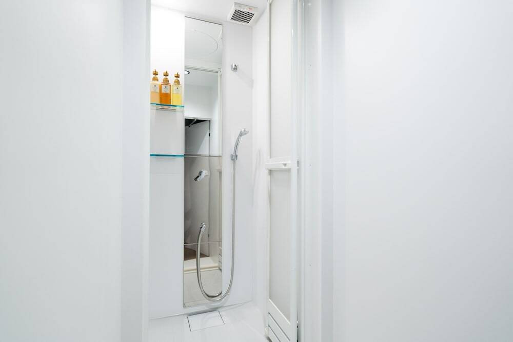 バスルームのシャワー