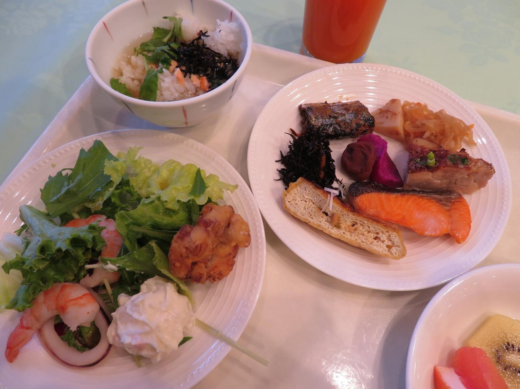 朝食ブッフェの一例。和食主体のおかずが豊富で味もよし！