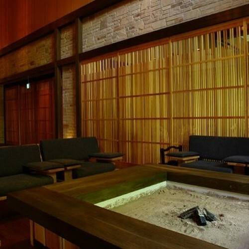 囲炉裏があるロビーで
チェックアウト / 1