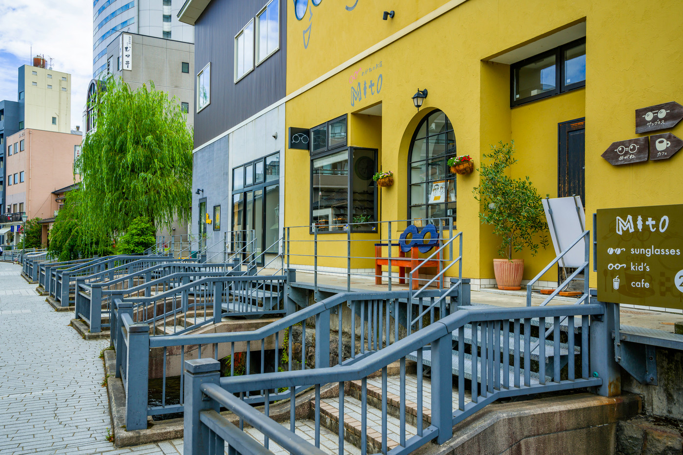 金沢市街地　香林坊裏の鞍月用水　石川県金沢市