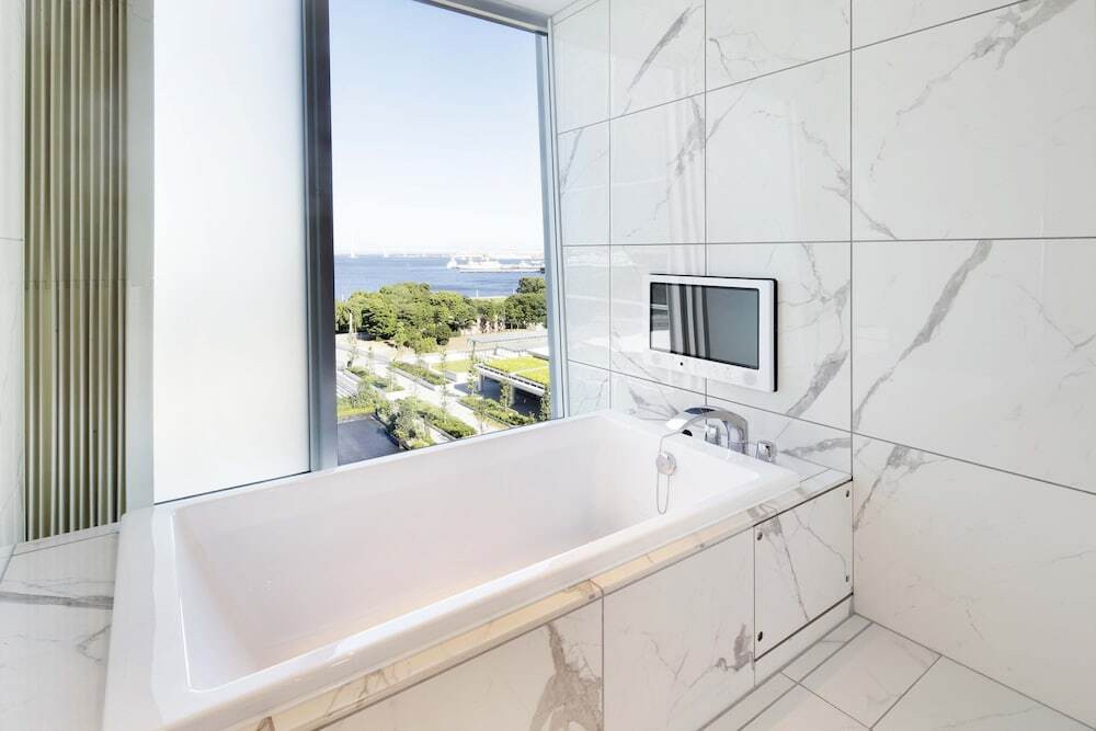 2方向から海を眺めるお部屋プレステージコーナーキング3721753