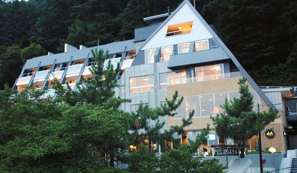 外観(日没後) / 1