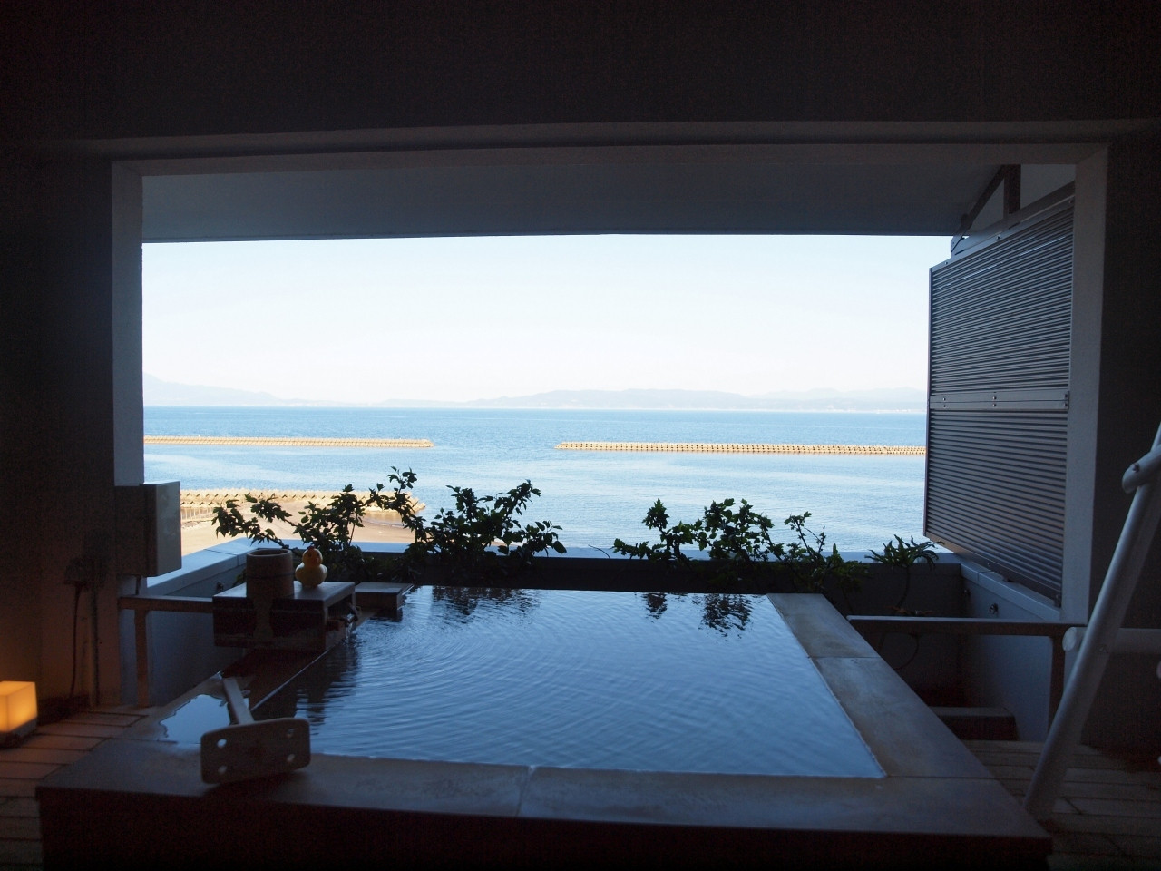 露天風呂付き客室で過ごすカップル向けのプランがある宿3977616