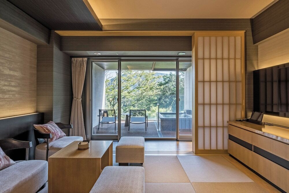 温泉やゲストラウンジで思い思いに過ごせる温泉旅館4279680