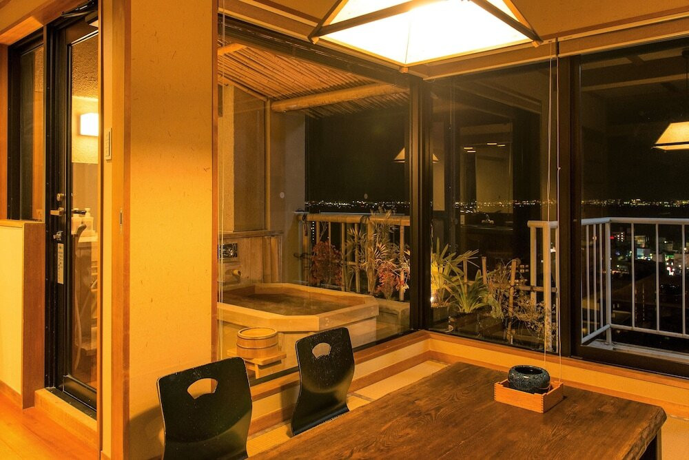 夜景と温泉を2人占め！里山から琵琶湖を望むお宿3982471