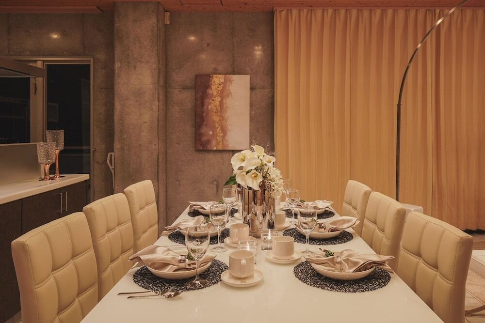 客室内のダイニングエリア