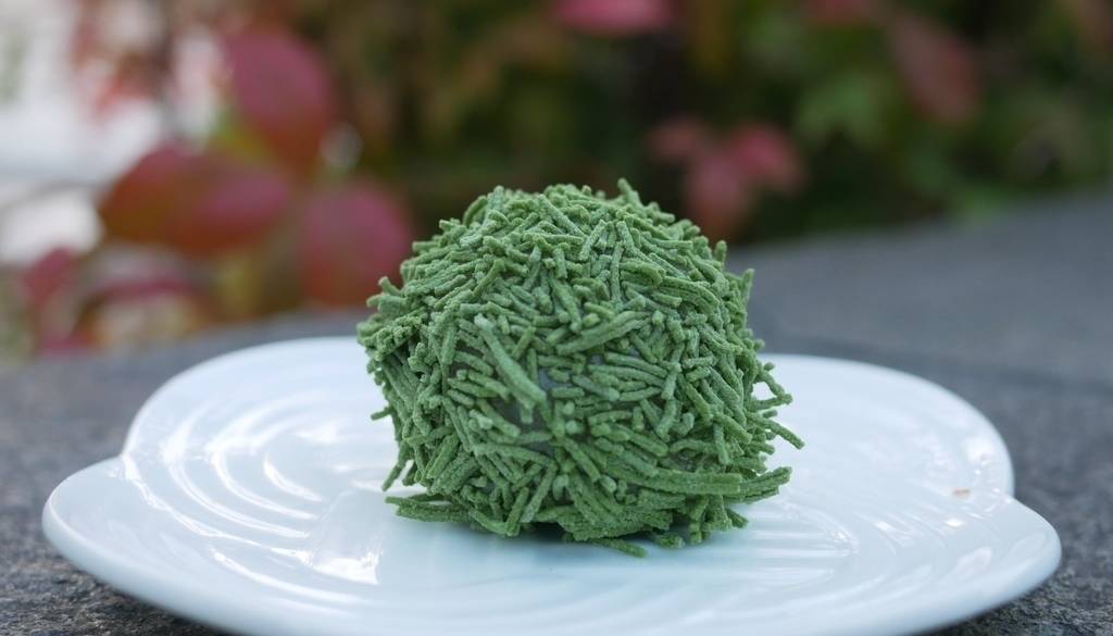 「新鶴」に立ち寄り
自宅で和菓子を楽しむ / 2