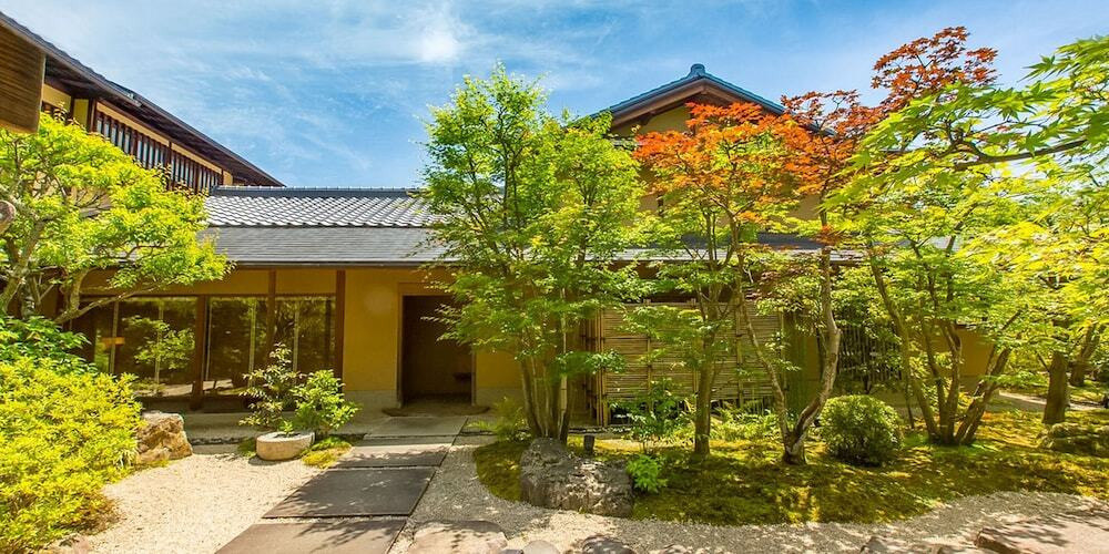 華族が暮らしたお宿で、貸切風呂や精進料理を堪能4270127
