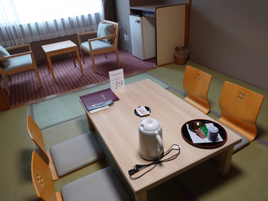 8畳和室です。畳の香りが漂います