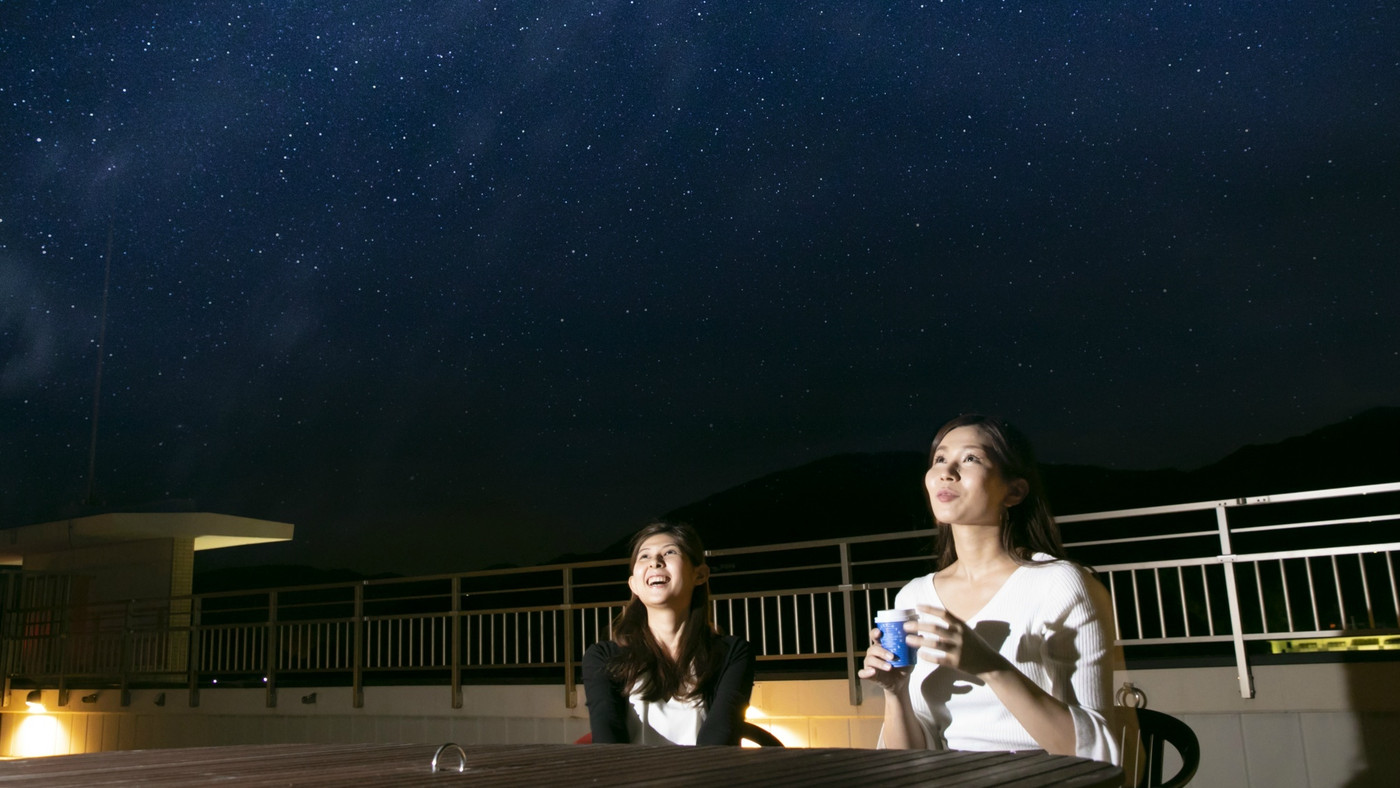 鯛茶漬けをとるか、ビーチでピクニック気分を味わうか。4010678