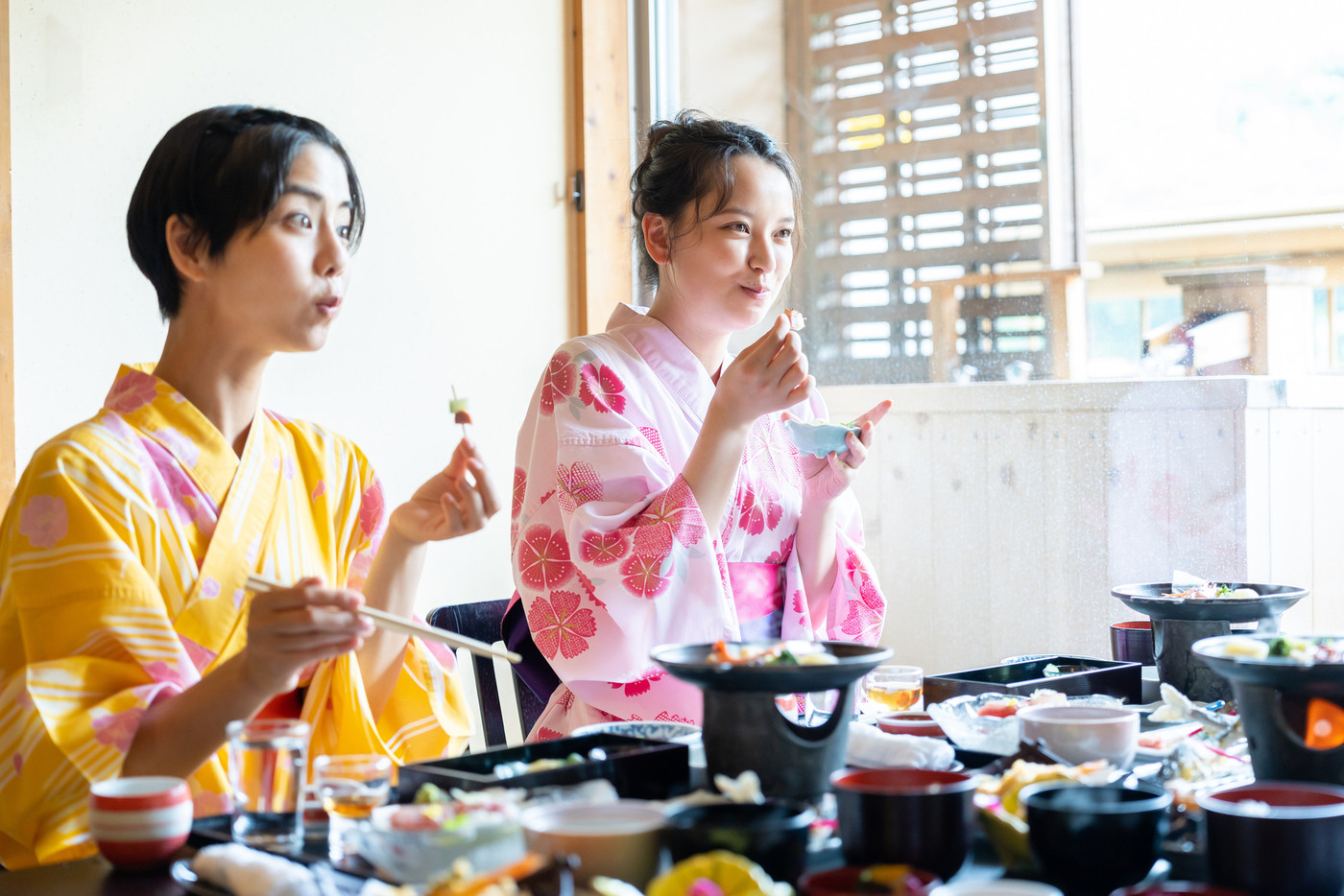 温泉旅行　食事　女子旅