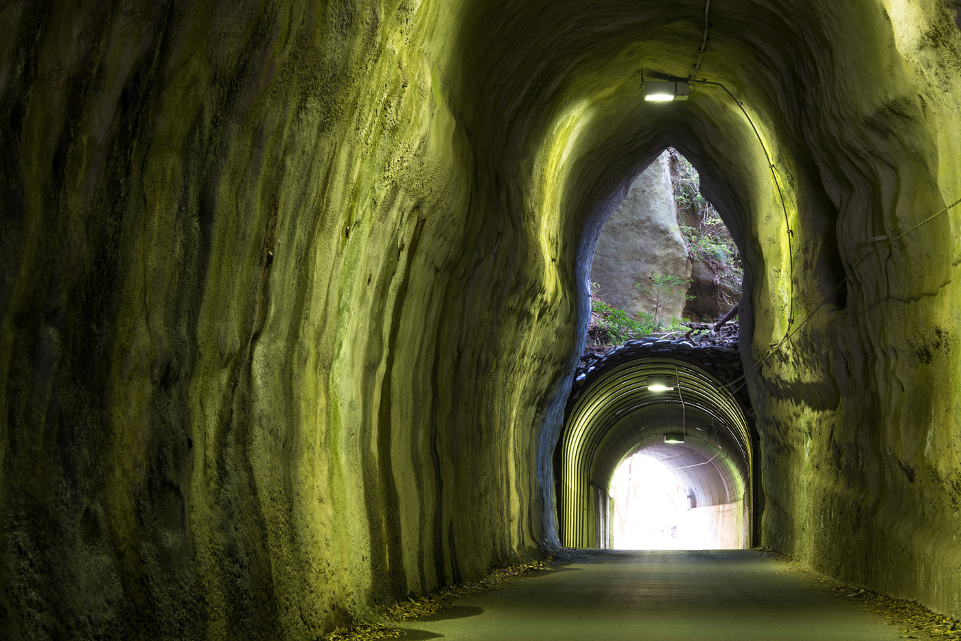 【養老渓谷の神秘的な二階建てトンネルは緑色に撮れてしまう】
