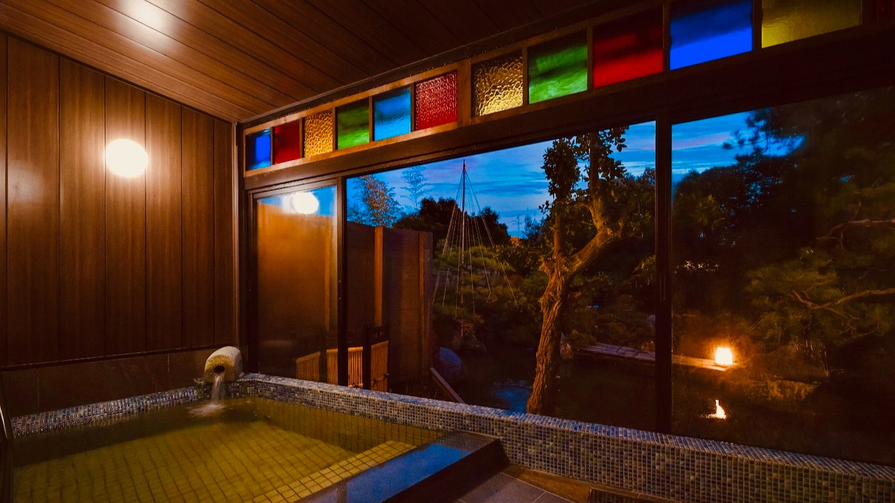 珍しい！木をくり抜いた貸切風呂3914612