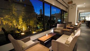 ロビーラウンジ / 3