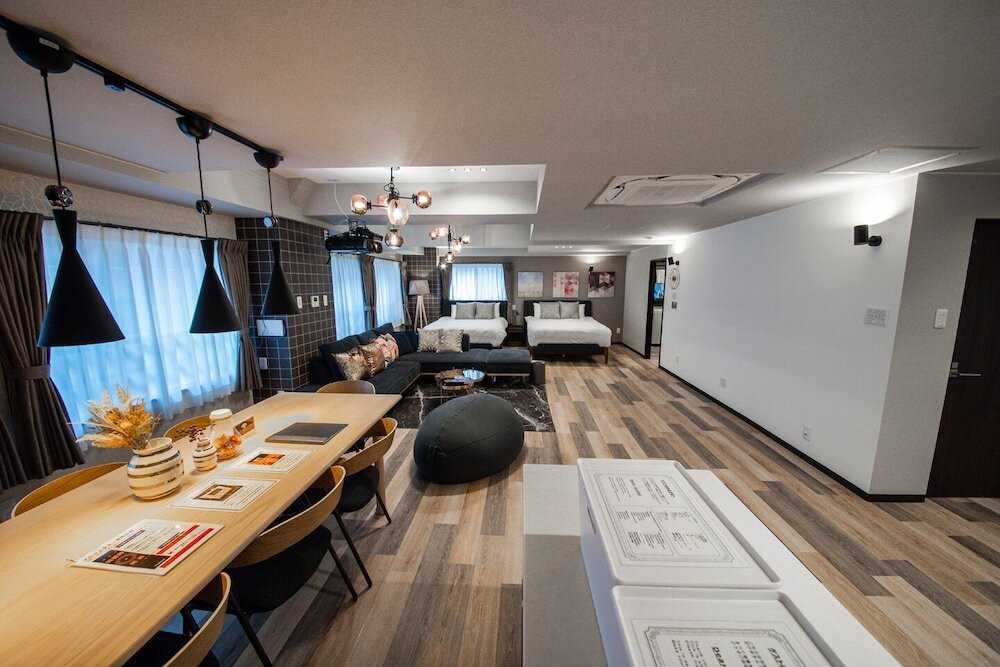 客室内のダイニングエリア