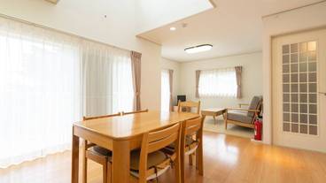 客室内のダイニングエリア / 17