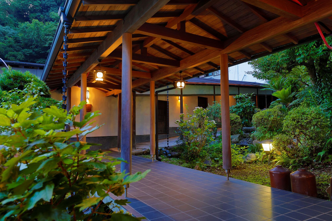 四季折々の“日本庭園”を望む純和風の温泉宿3392570