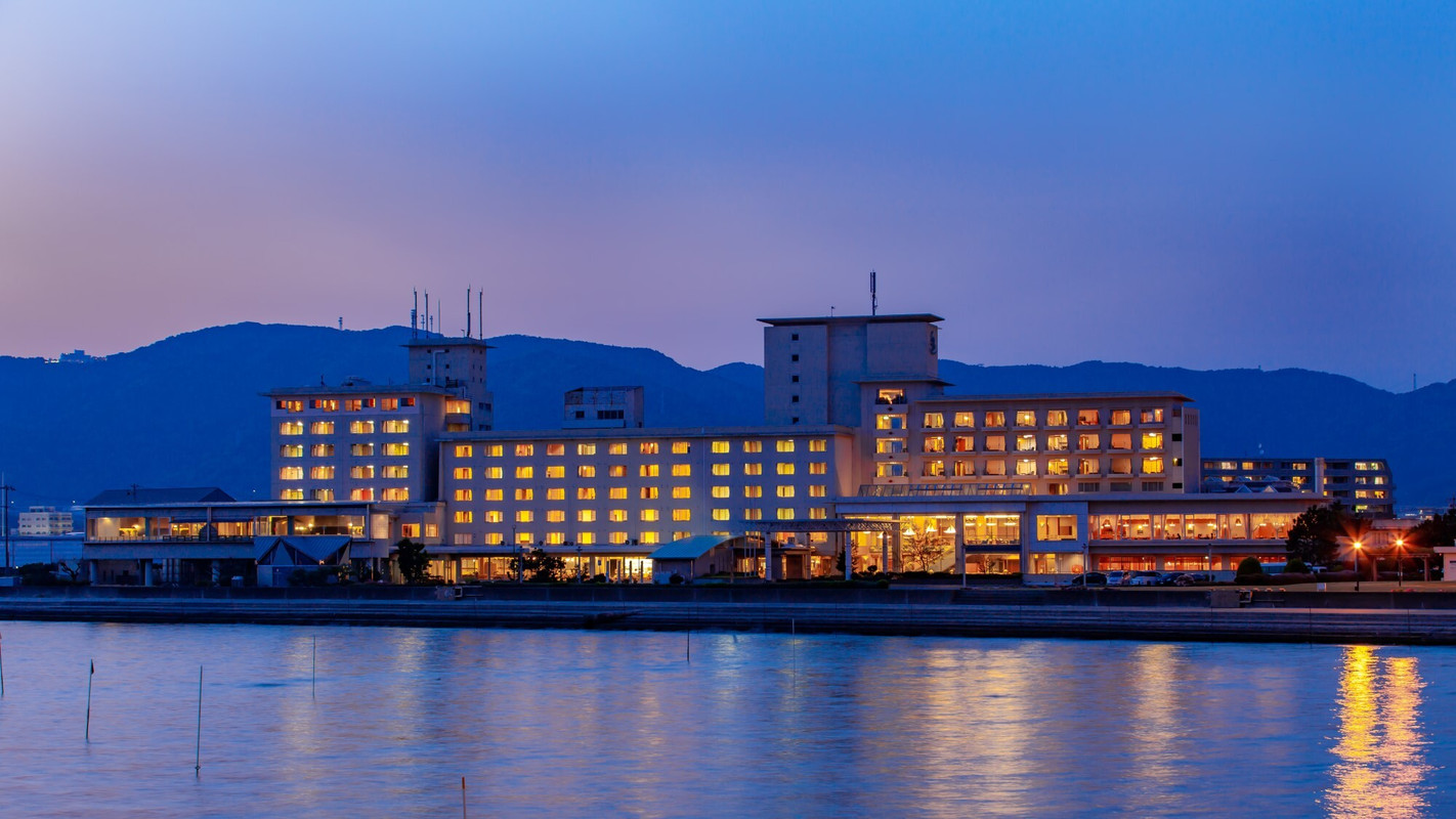 ホテル竹島外観・夜