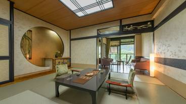 木の館　露天風呂付客室　本間① / 8