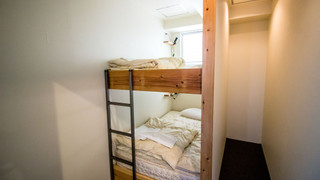 プライベート部屋　２段ベッド　下段セミダブル　上段セミダブル（２名様用）