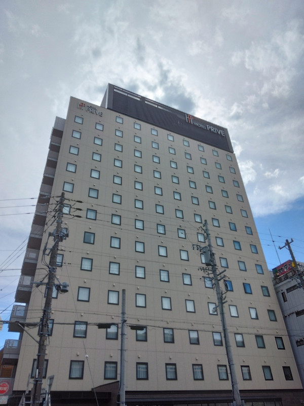 静岡駅南口の目の前にあります。