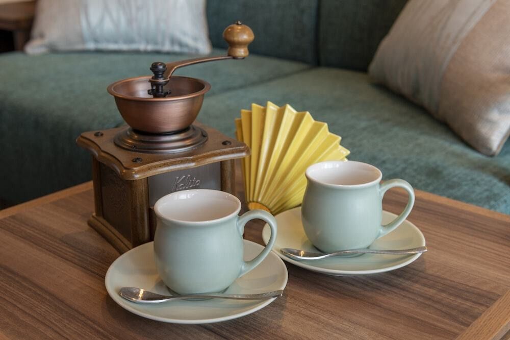 客室カラーのティーセット②