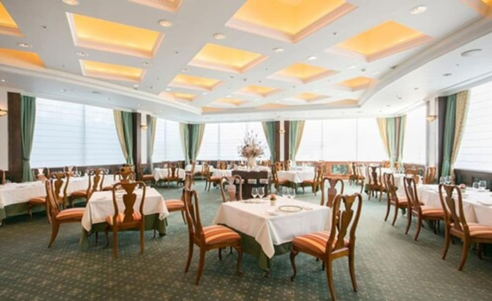 フレンチレストラン「ザ・メインダイニング」