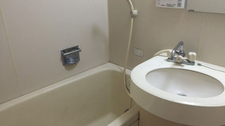 和室4名、バストイレ付き