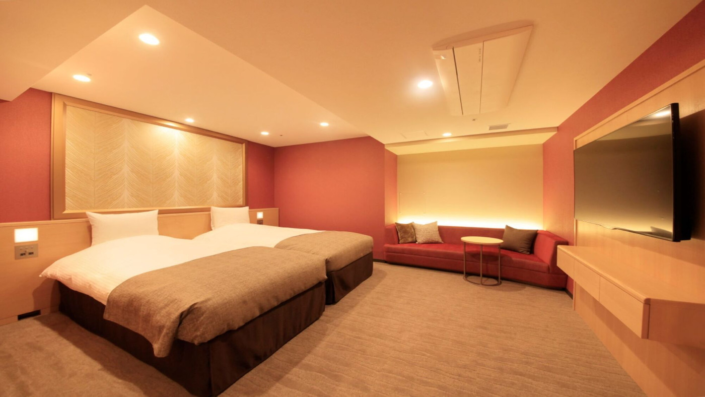 ステンドグラスがお出迎え♪エレガントなホテルで旅の疲れを癒す3982571