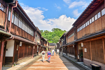 Higashi Chaya district in summer