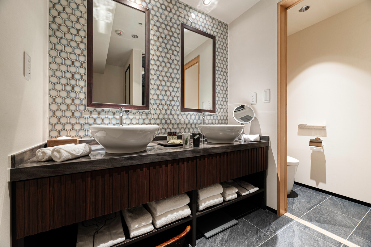 Corner Suite Room