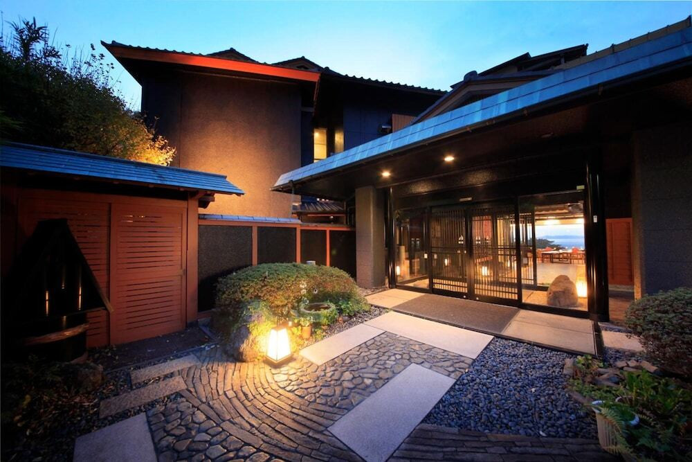 和モダンで愉しむ西伊豆ダイニング 西伊豆 今宵（ワモダンデタノシムニシイズダイニング ニシイズ コヨイ） / 1